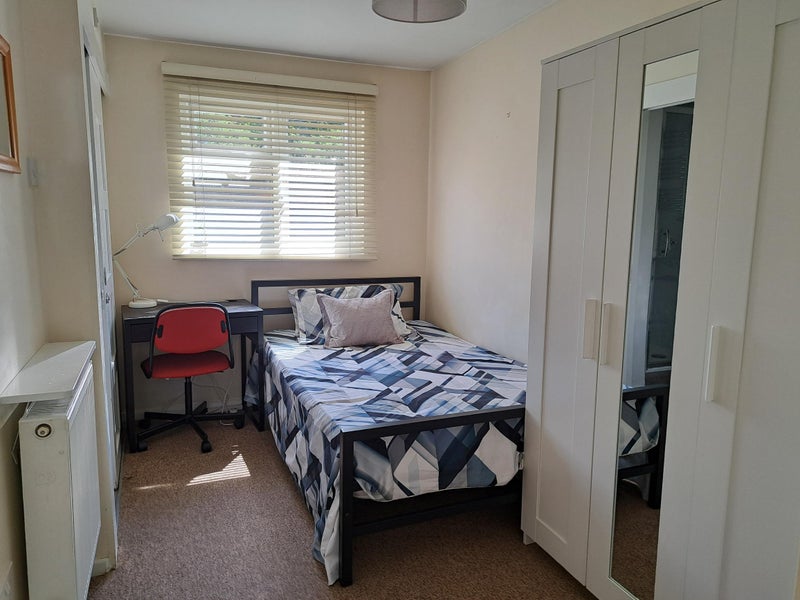 Photo 1: Ensuite room