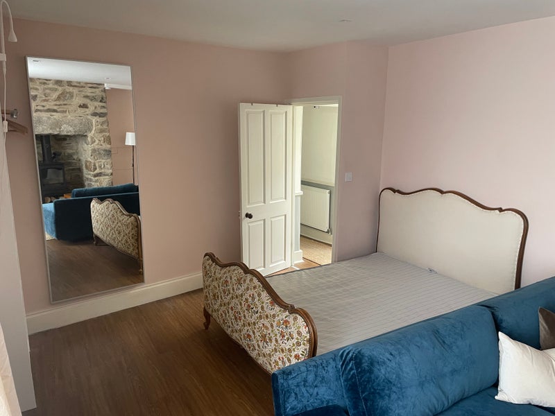 Photo 1: Bedroom
