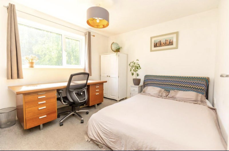 Photo 1: Large furnished double bedroom 
