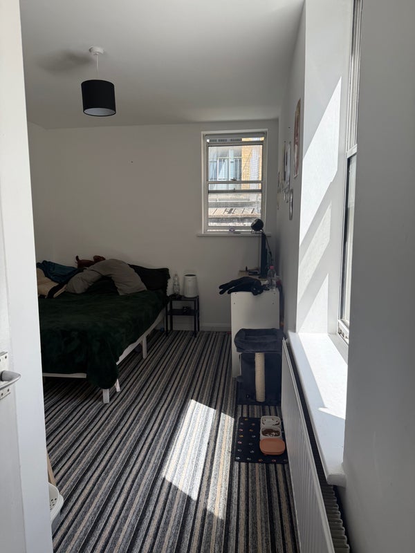 Photo 1: Double Bedroom