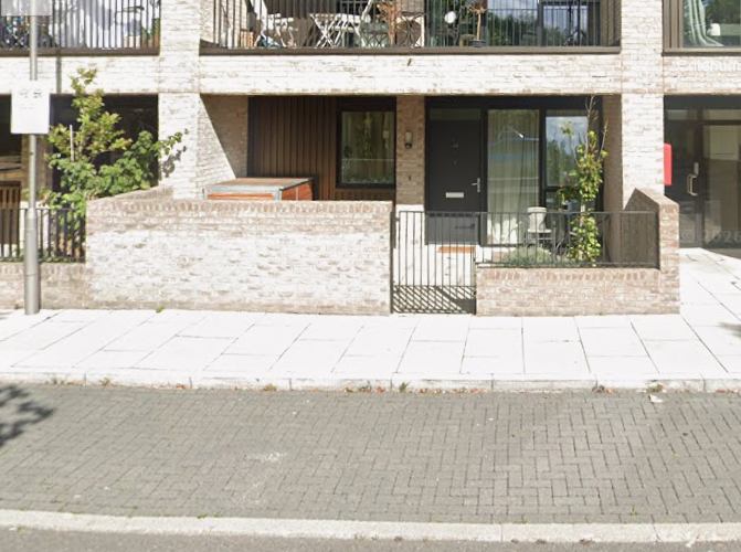 Photo 1: Flat Front Entrance