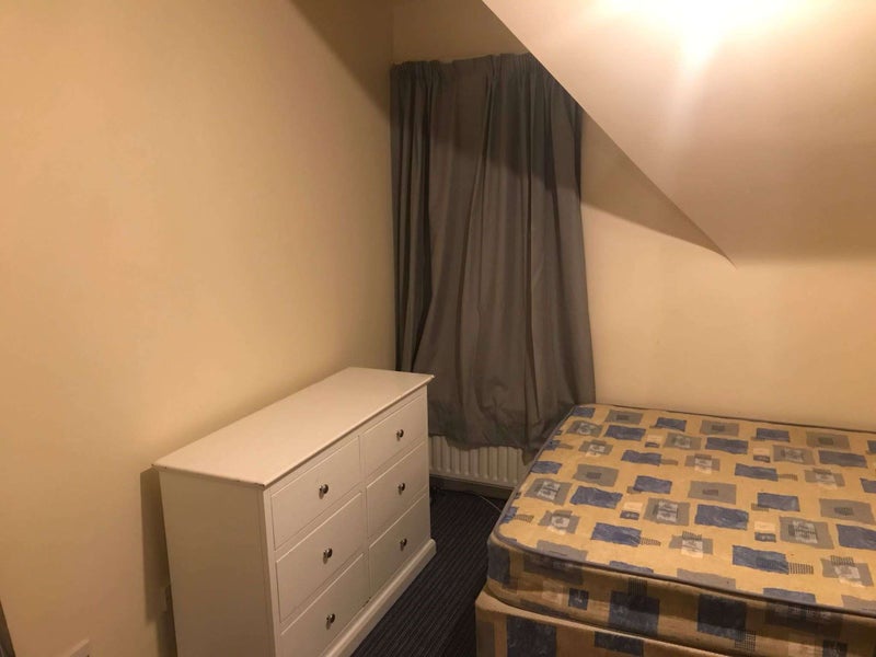 Photo 1: bedroom