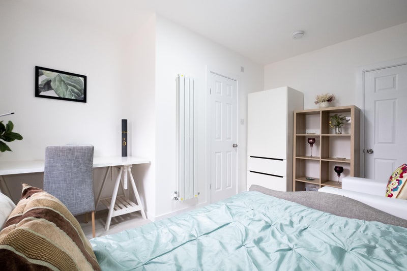 Photo 1: Room 5