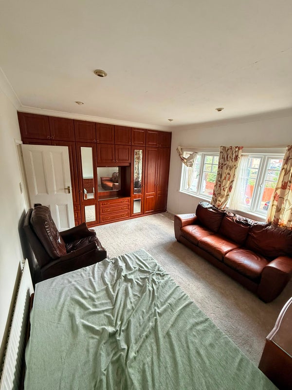 Photo 1: Master room