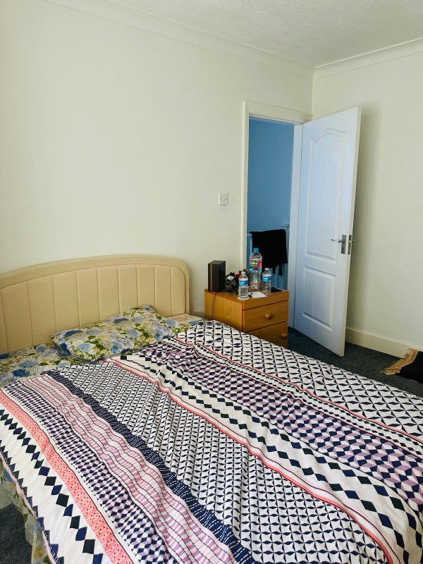 Photo 1: Double Bed