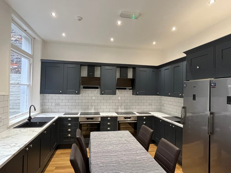 Photo 1: Kitchen - Pic 1