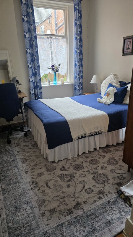 Photo 1: Bedroom 