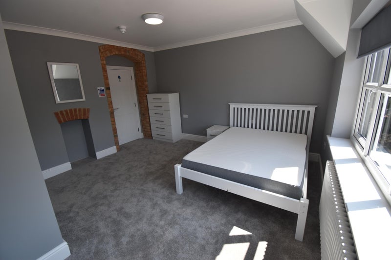 Photo 1: Bedroom 5