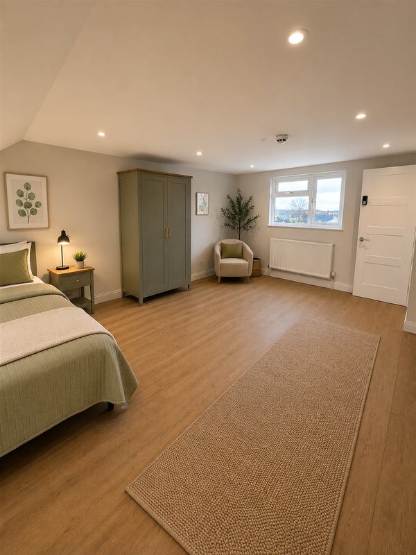 Apartment in Southend-on-Sea, Essex - View 4