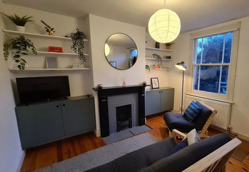 Photo 1: Living room 