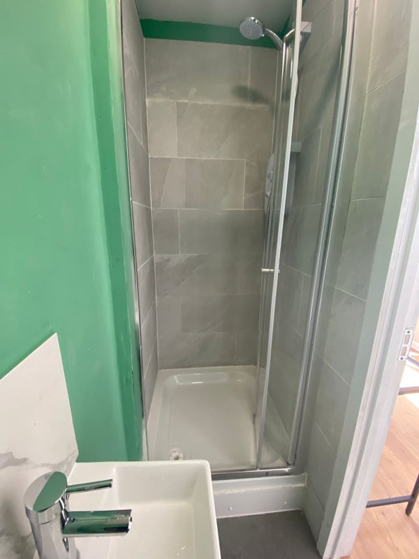 Photo 1: Ensuite 4 Bathroom