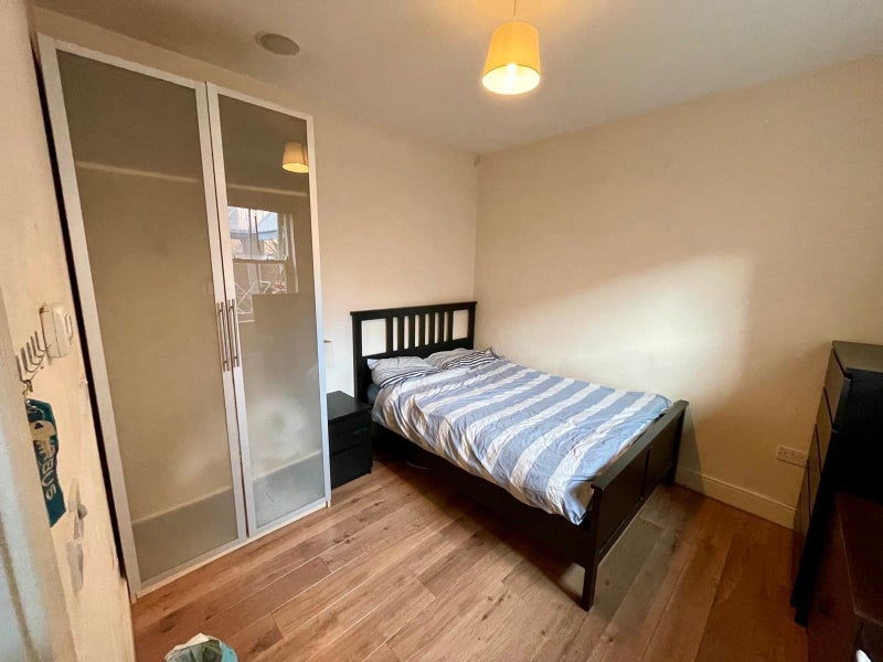 Photo 1: Room 1