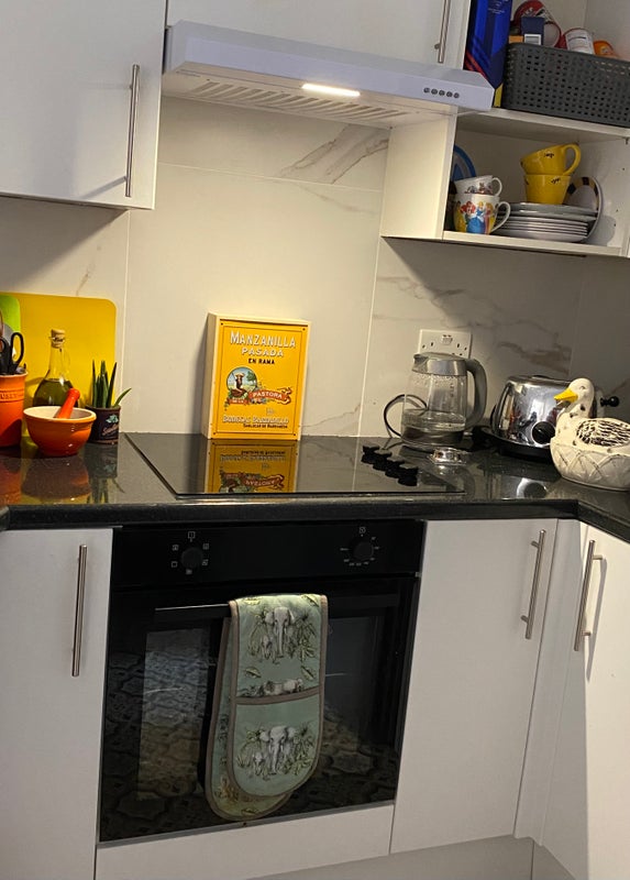 Photo 1: Kitchen 