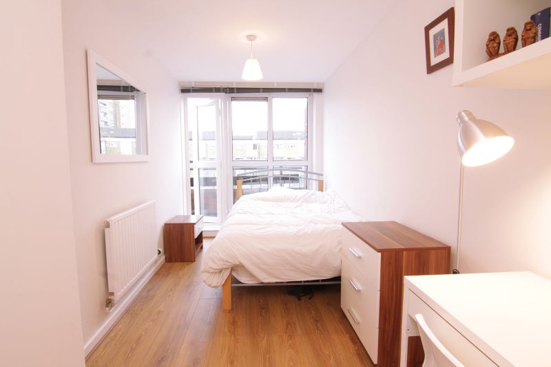 Photo 1: Bedroom 1