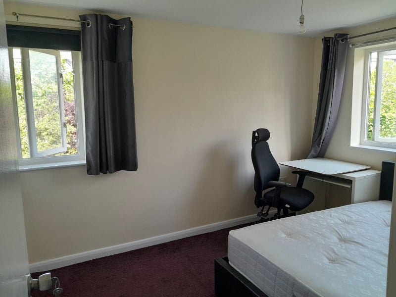 Photo 1: Large Double Room