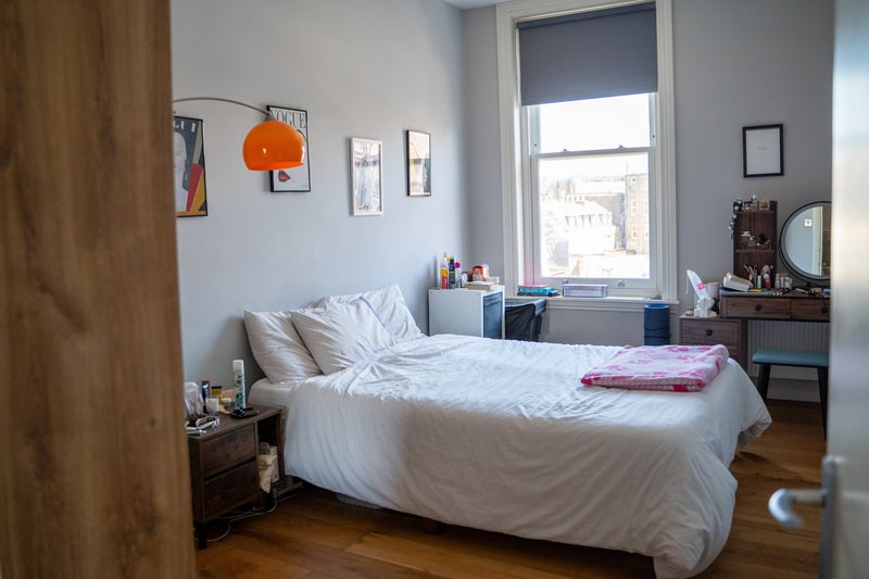 Photo 1: Room