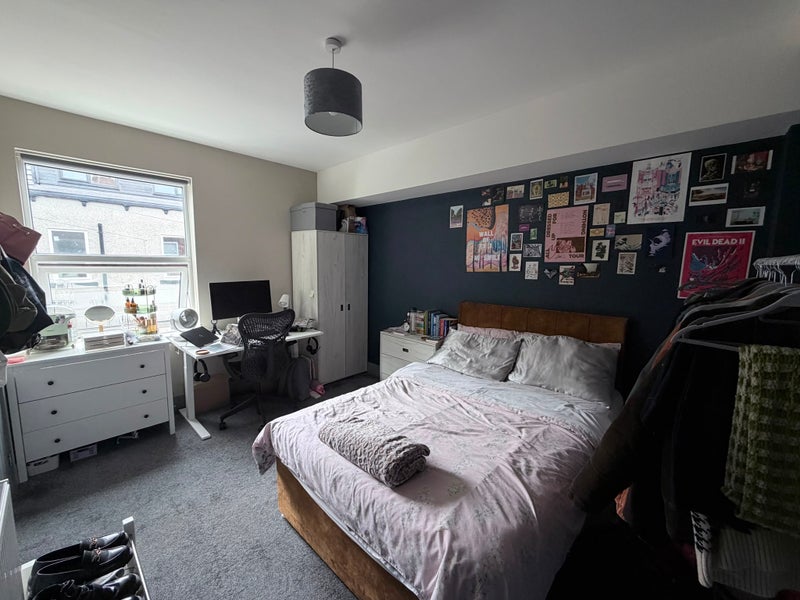 Photo 1: Room 2