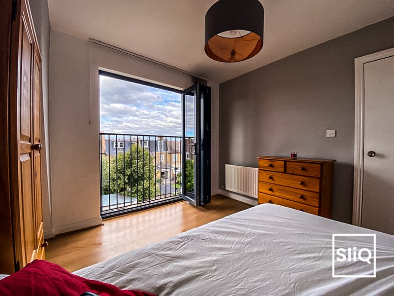 Photo 1: Room 1 Available 1st Sept