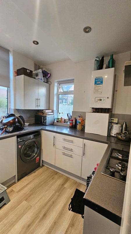 Photo 1: Kitchen