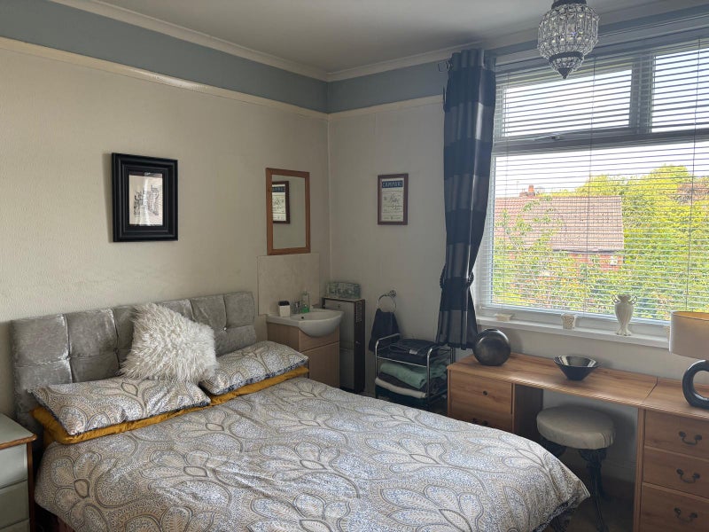 Photo 1: Bedroom