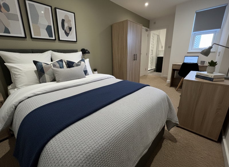 Photo 1: Room 7 w/ Ensuite