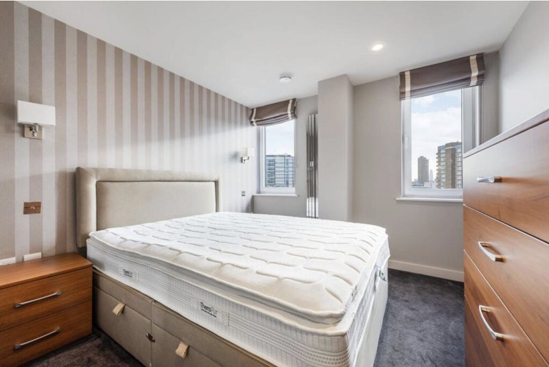 Photo 1: Bedroom