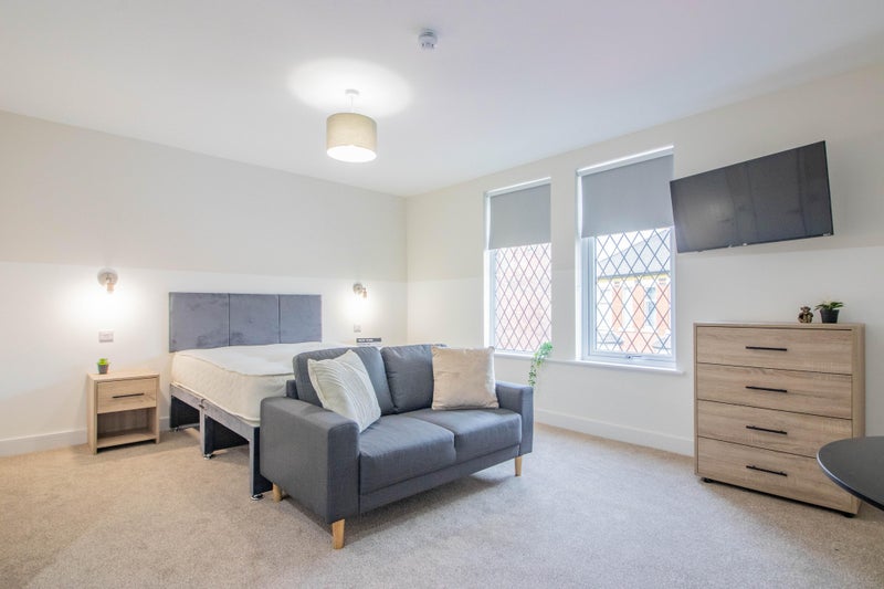 Photo 1: Studio Double Room with En-Suite