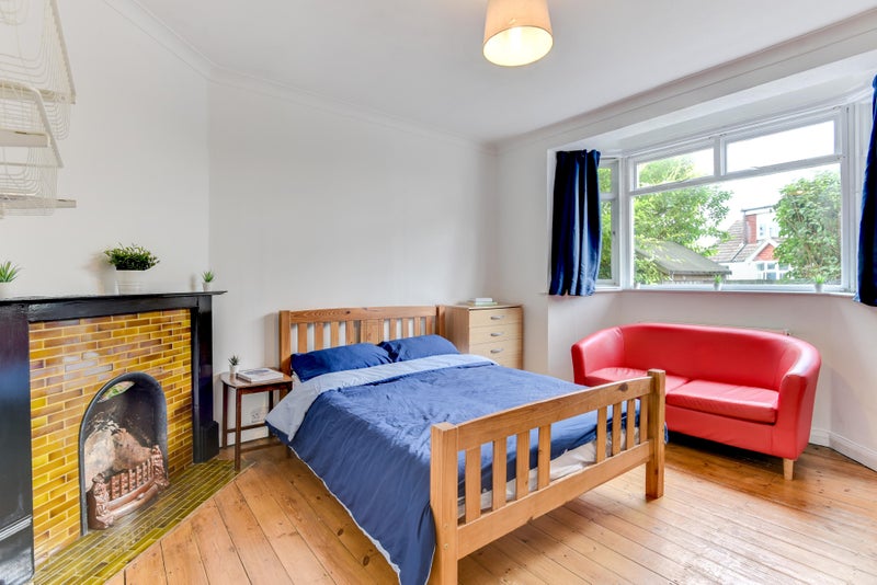 Photo 1: Bed 1