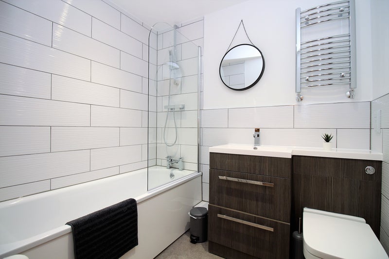 Photo 1: Room 3 Ensuite with BATH