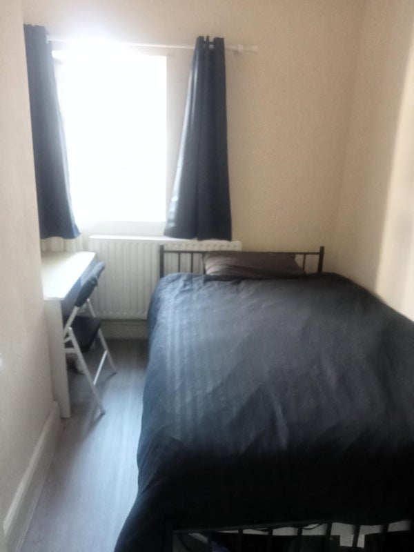 Photo 1: Bedroom