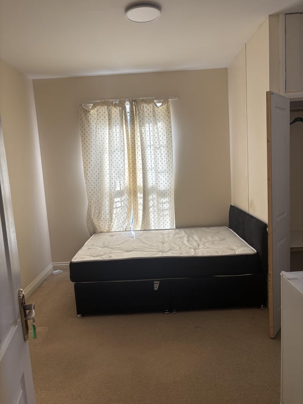 double room in Maidstone (ME16) - Lisää