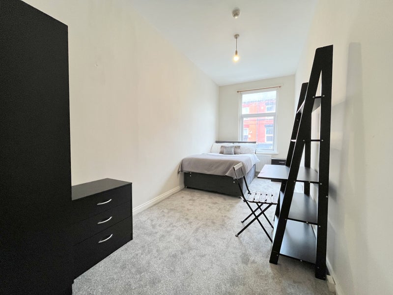 Photo 1: Room 3