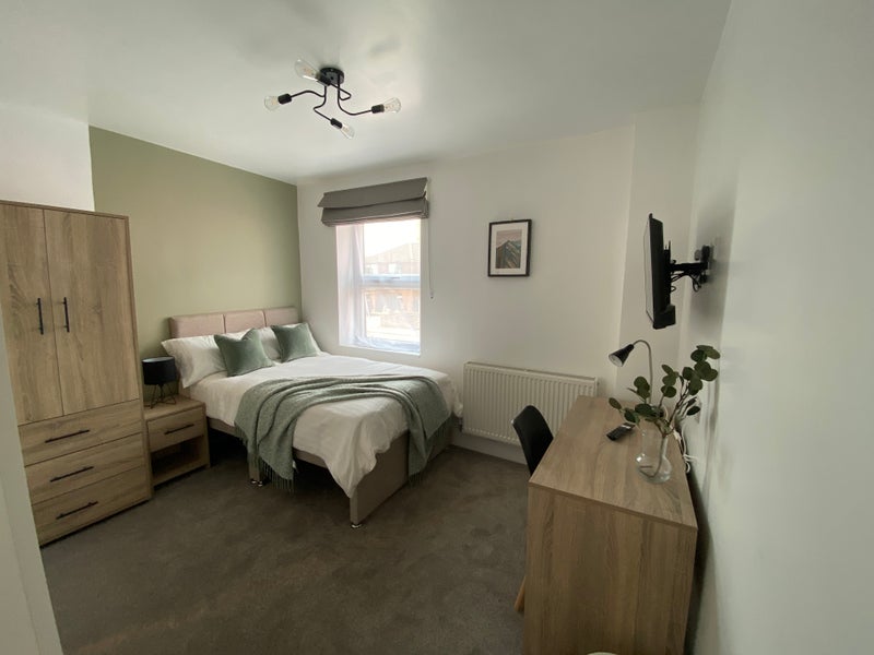 Photo 1: ROOM 2