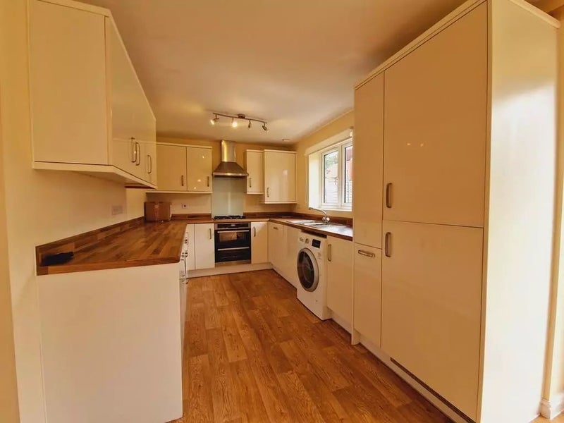 Photo 1: Kitchen