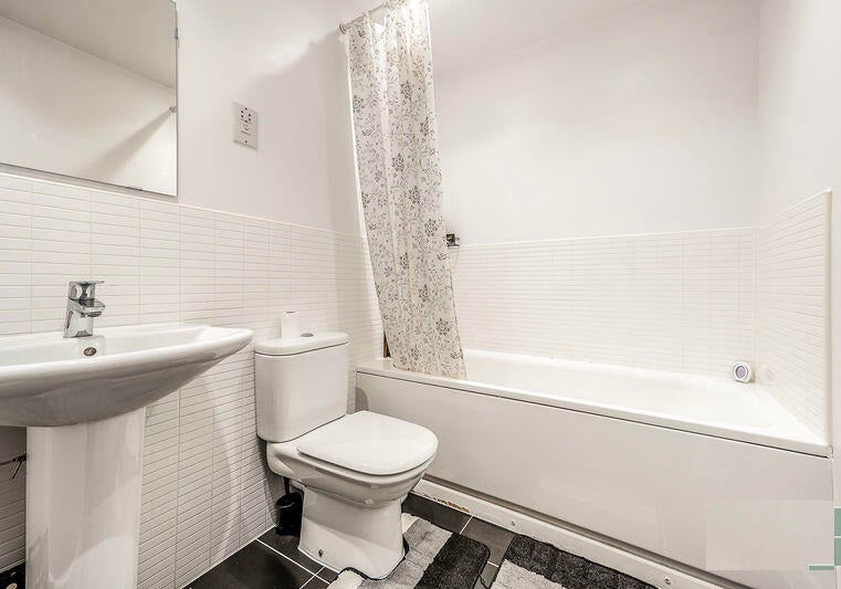 Photo 1: Common Bathroom