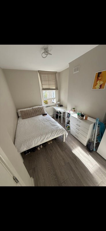 Photo 1: Room for rent!