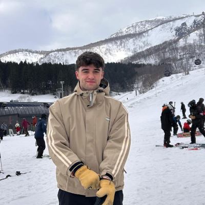 Photo 1: Skiing in Japan