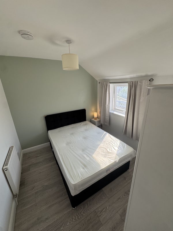 Photo 1: Room 3