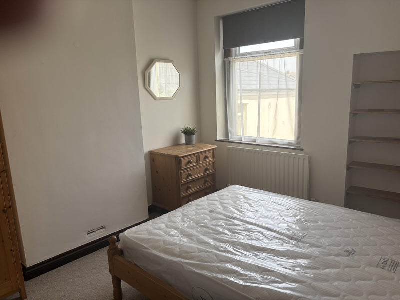 Photo 1: middle bedroom with double bed