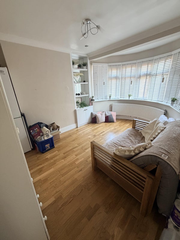 Photo 1: Room