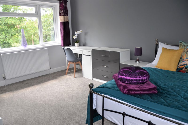 Photo 1: Double Bedroom with EnSuite @ £845 pm