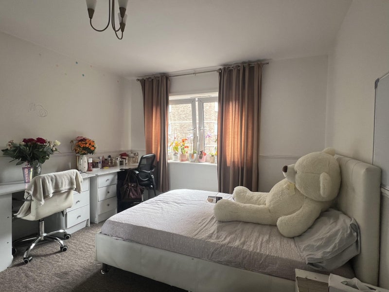 Photo 1: Bedroom- 2