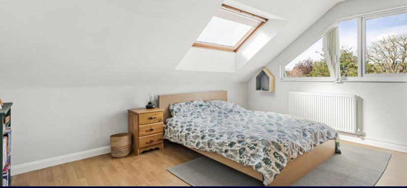 Photo 1: Double bedroom
