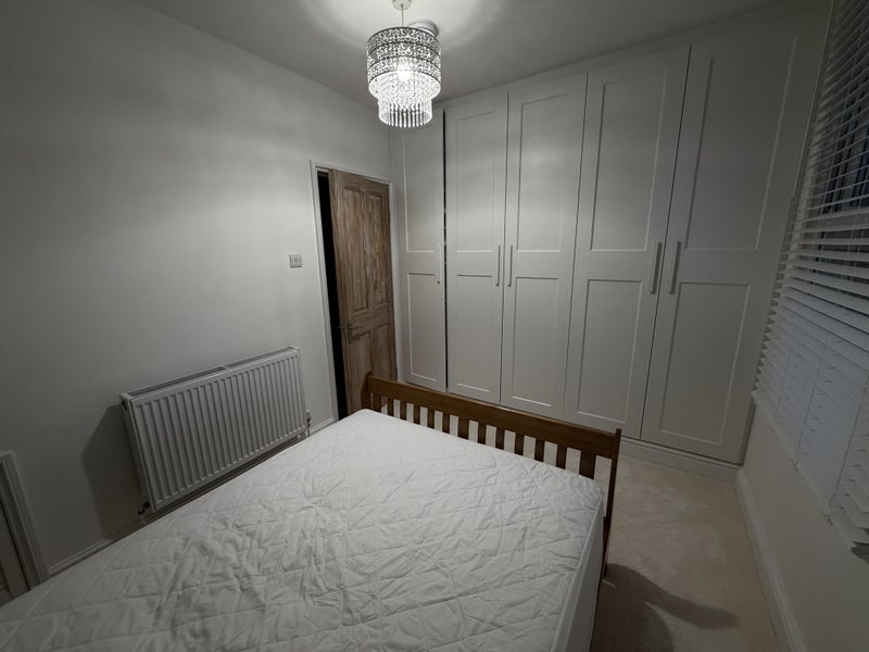 Photo 1: Double bed 