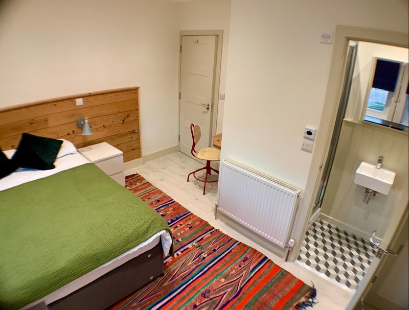 Photo 1: Room 5
