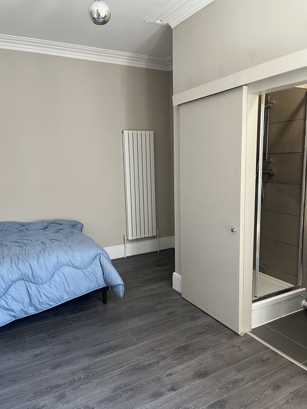 Photo 1: Ensuite - Room