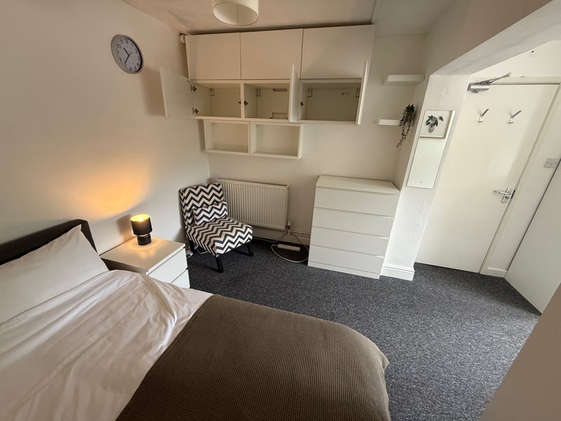 Photo 1: Room