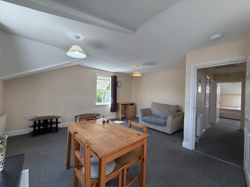 Apartment in Oxford, Temple Cowley, Cowley - View 5