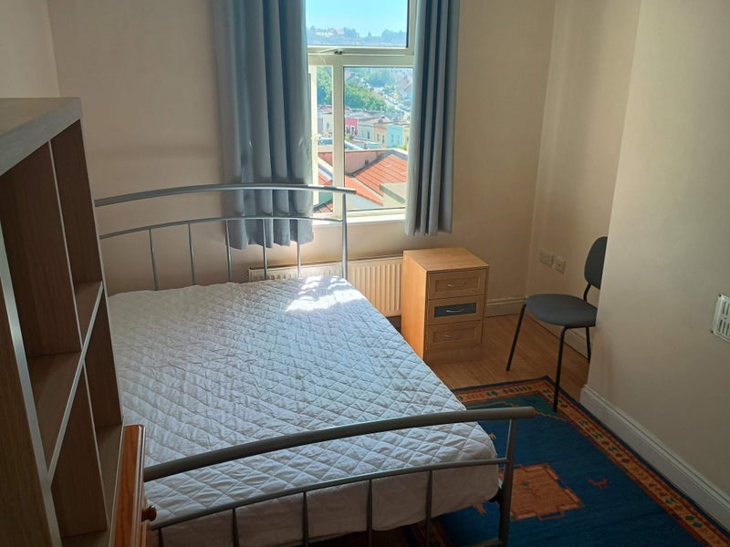 Photo 1: Bedroom 