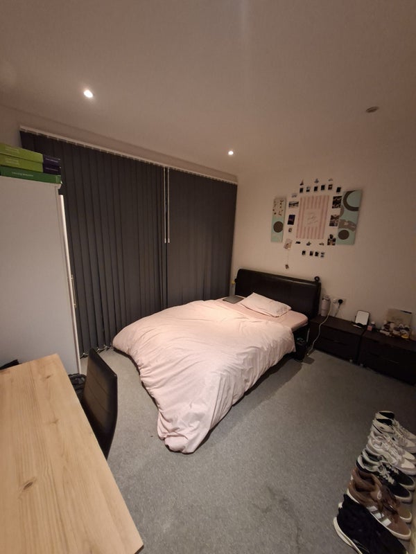 Photo 1: Bedroom